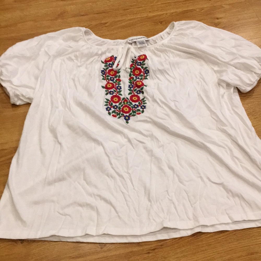 Great condition white shirt with flower embroidery
